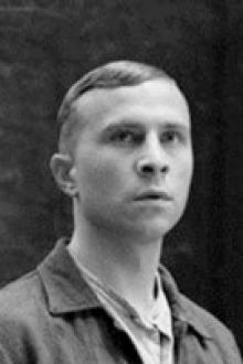 A profile picture of Max Hubacher