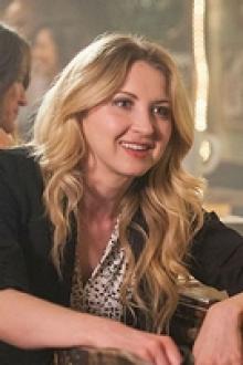 A profile picture of Nina Arianda