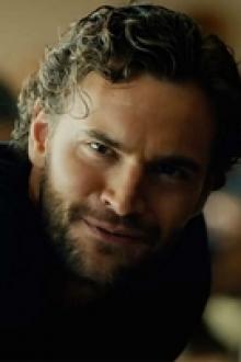 A profile picture of Tom Bateman
